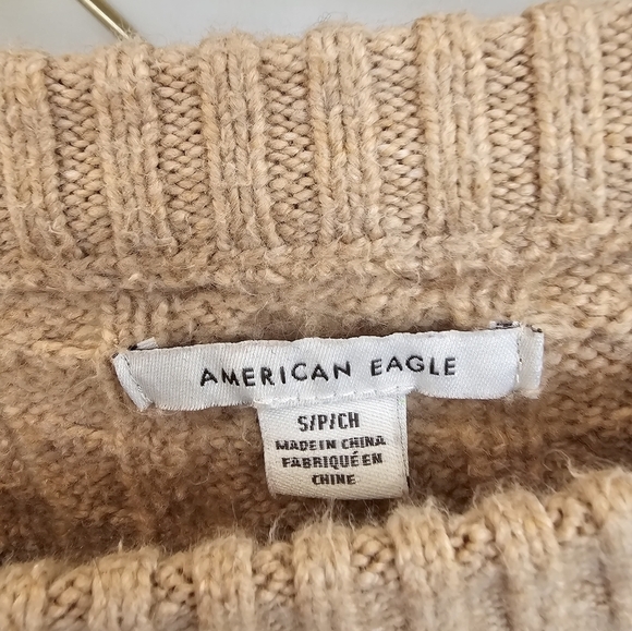 American Eagle Fitted Crewneck Cable Knit Sweater Camel Tan Size Small - Picture 4 of 6